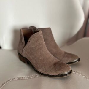 Lucky Brand Suede Tan Taupe Booties Boots Sz. 8